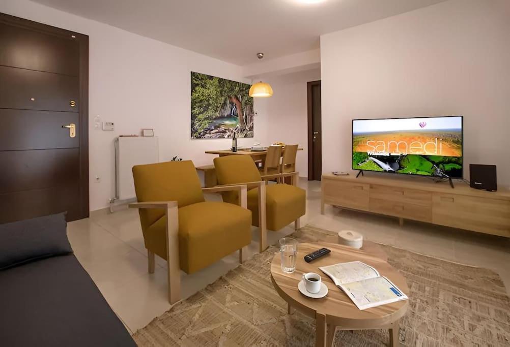 Modern Apartment In The Heart Of The City Атина Екстериор снимка